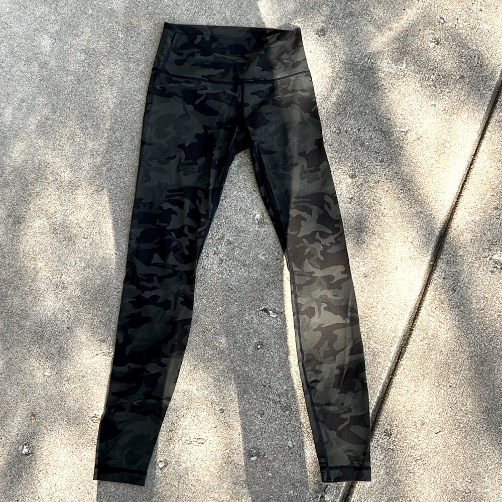 Lululemon green camo wunder under leggings, 6